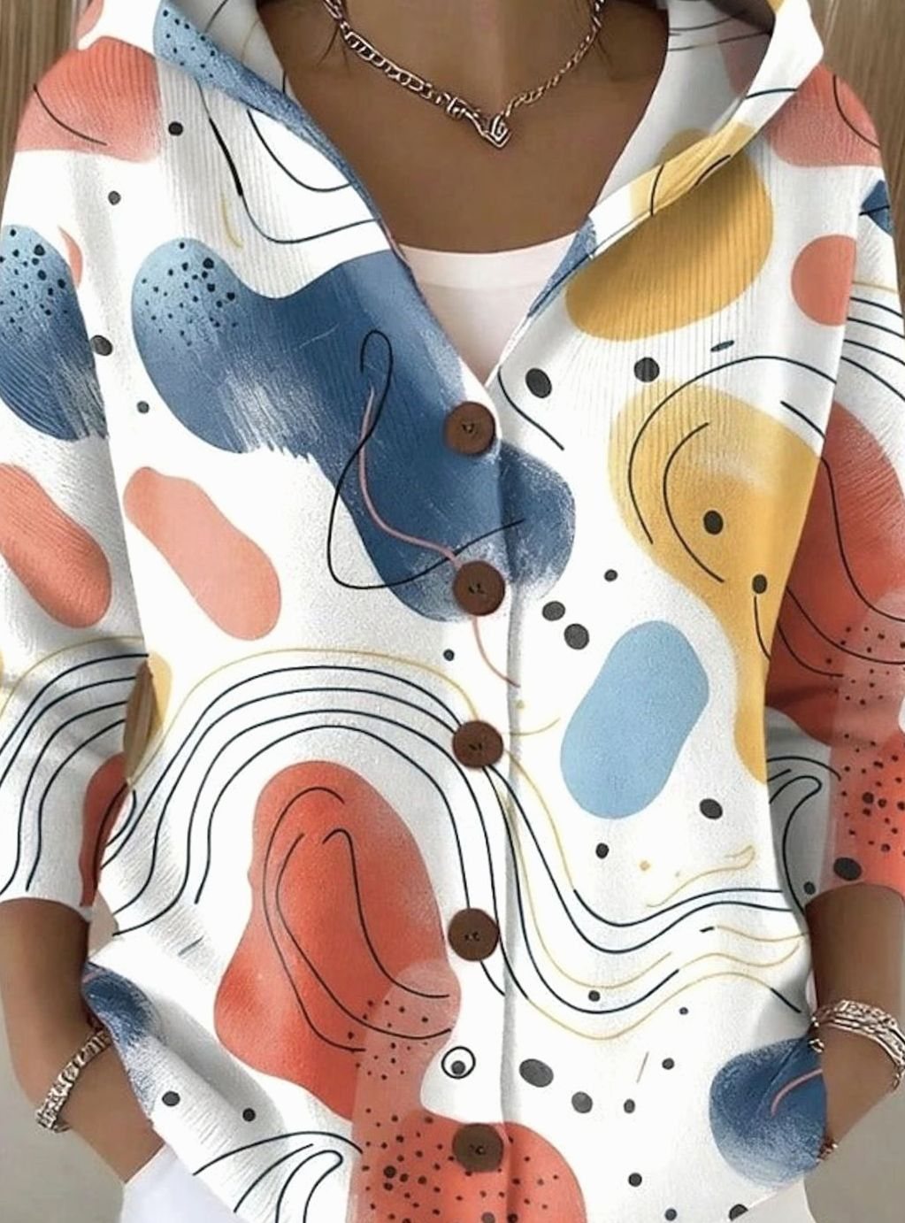 Clara | Veste en tricot pour femmes avec capuche Motif patchwork coloré Boutonnage