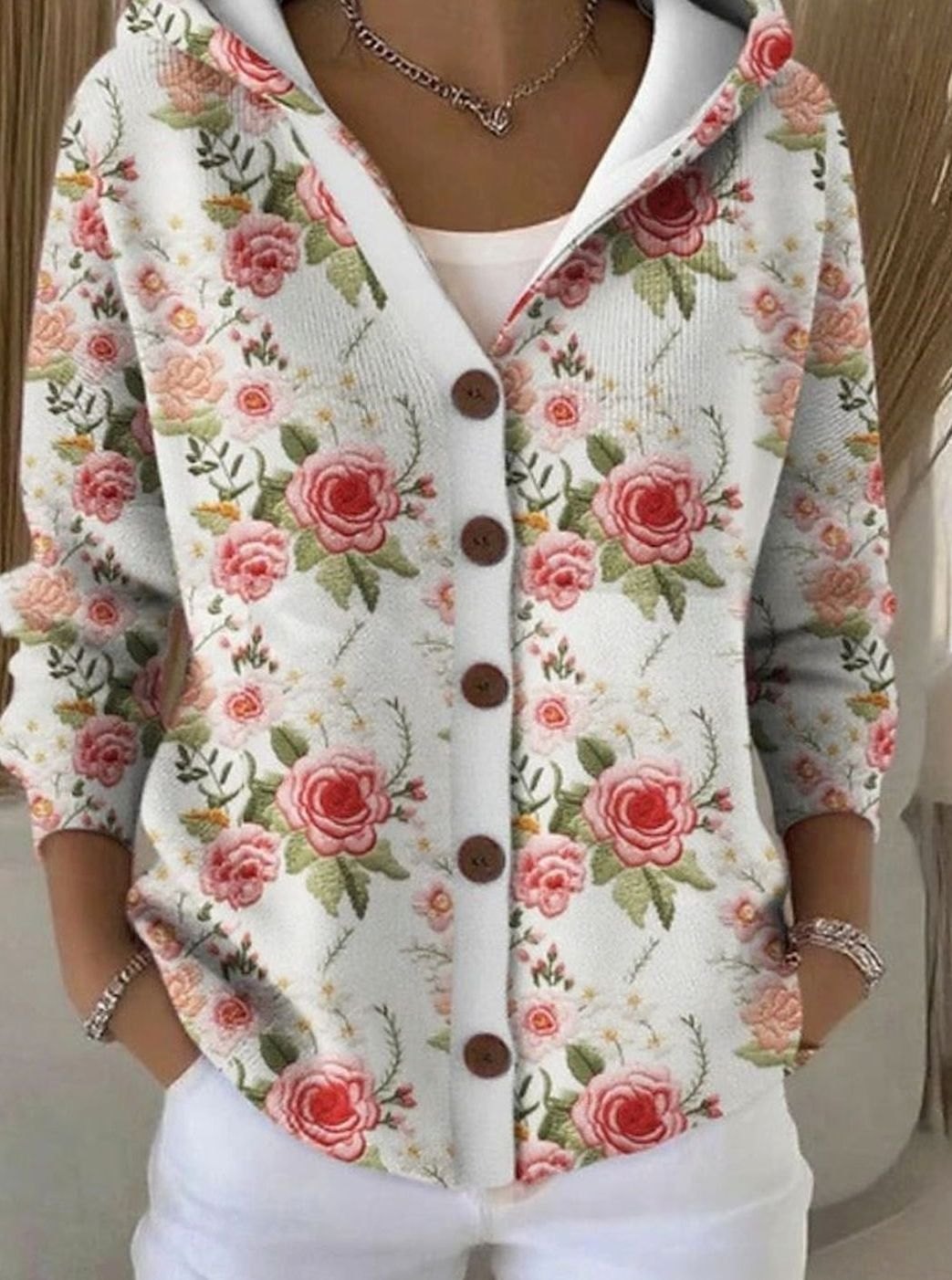 Clara | Veste en tricot pour femmes avec capuche Motif patchwork coloré Boutonnage