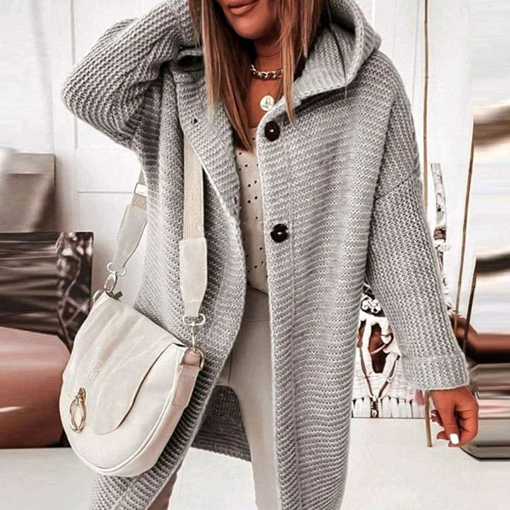 Annika | Veste en tricot pour femmes avec capuche et patte de boutonnage en coupe droite