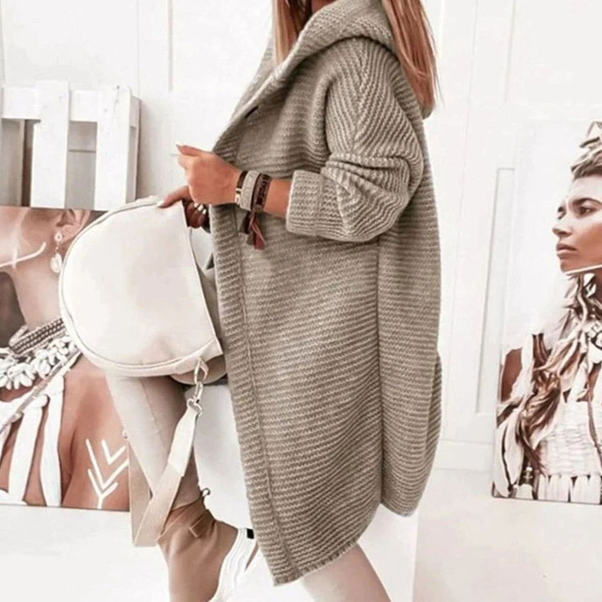 Annika | Veste en tricot pour femmes avec capuche et patte de boutonnage en coupe droite