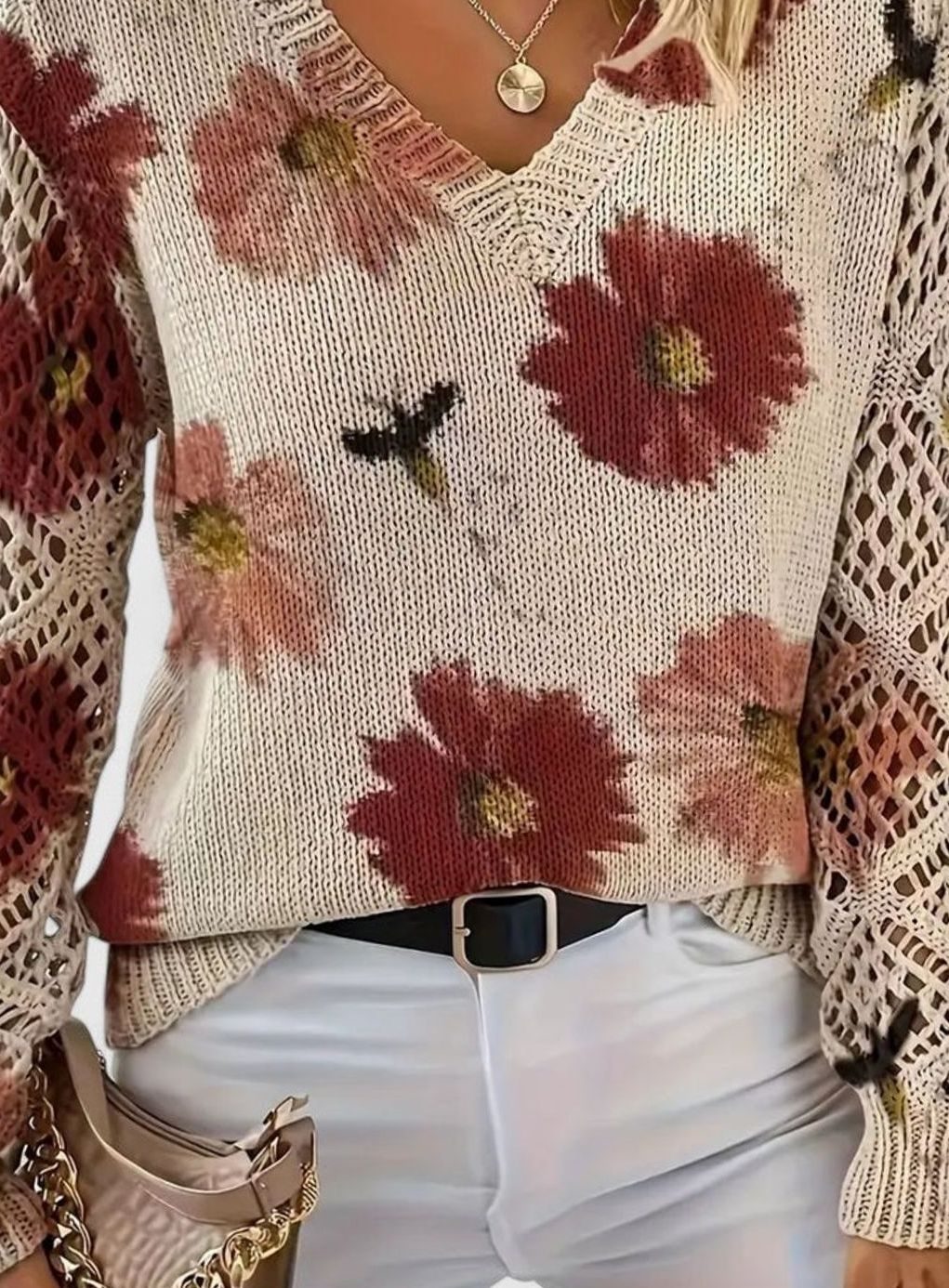 Clara | Pull en tricot pour femmes à motif floral, décolleté en V, manches ajourées
