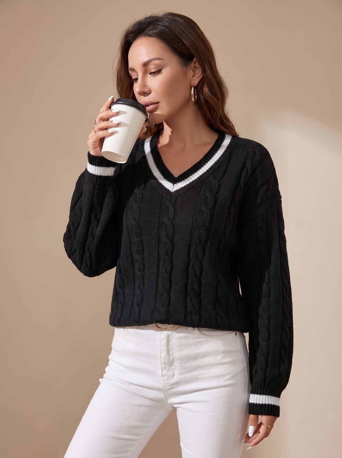 Johanna | Pull en tricot pour femmes avec motif torsadé et col en V à rayures contrastées