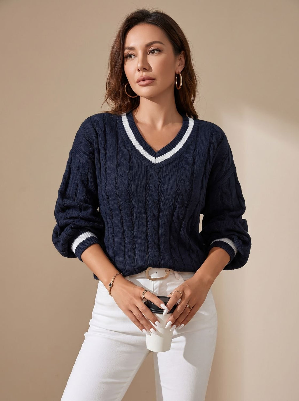Johanna | Pull en tricot pour femmes avec motif torsadé et col en V à rayures contrastées