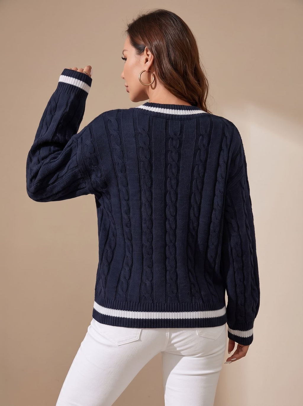 Johanna | Pull en tricot pour femmes avec motif torsadé et col en V à rayures contrastées