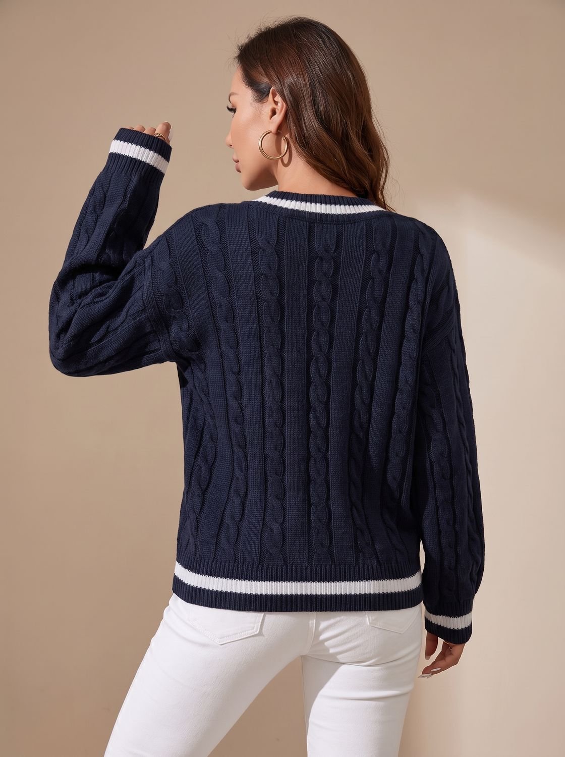 Johanna | Pull en tricot pour femmes avec motif torsadé et col en V à rayures contrastées