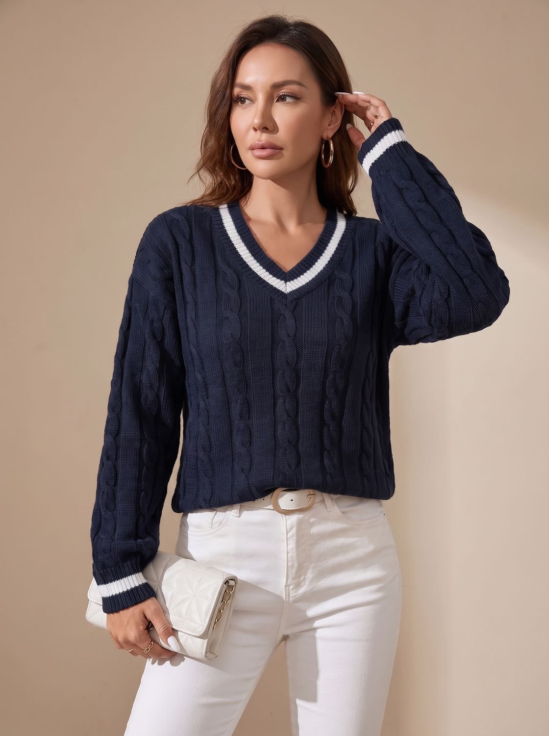 Johanna | Pull en tricot pour femmes avec motif torsadé et col en V à rayures contrastées