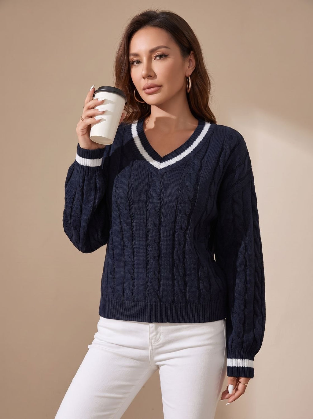 Johanna | Pull en tricot pour femmes avec motif torsadé et col en V à rayures contrastées