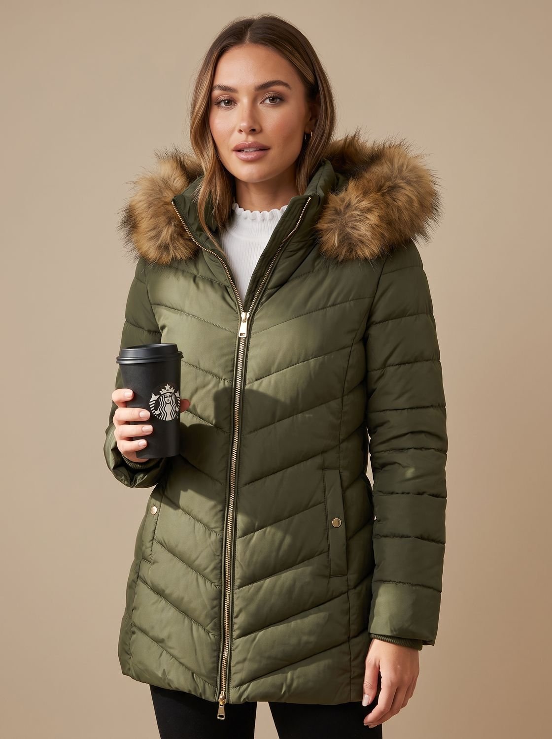 Sophie | Veste matelassée femme ajustée avec capuche en fausse fourrure