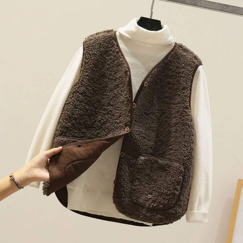 Annika | Gilet en teddy-fleece pour femmes avec décolleté en V et patte de boutonnage