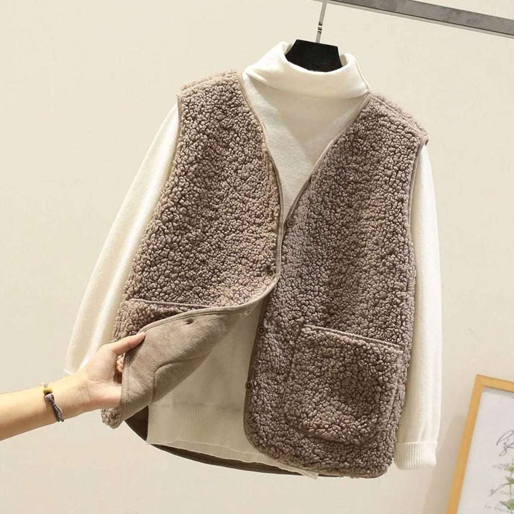 Annika | Gilet en teddy-fleece pour femmes avec décolleté en V et patte de boutonnage