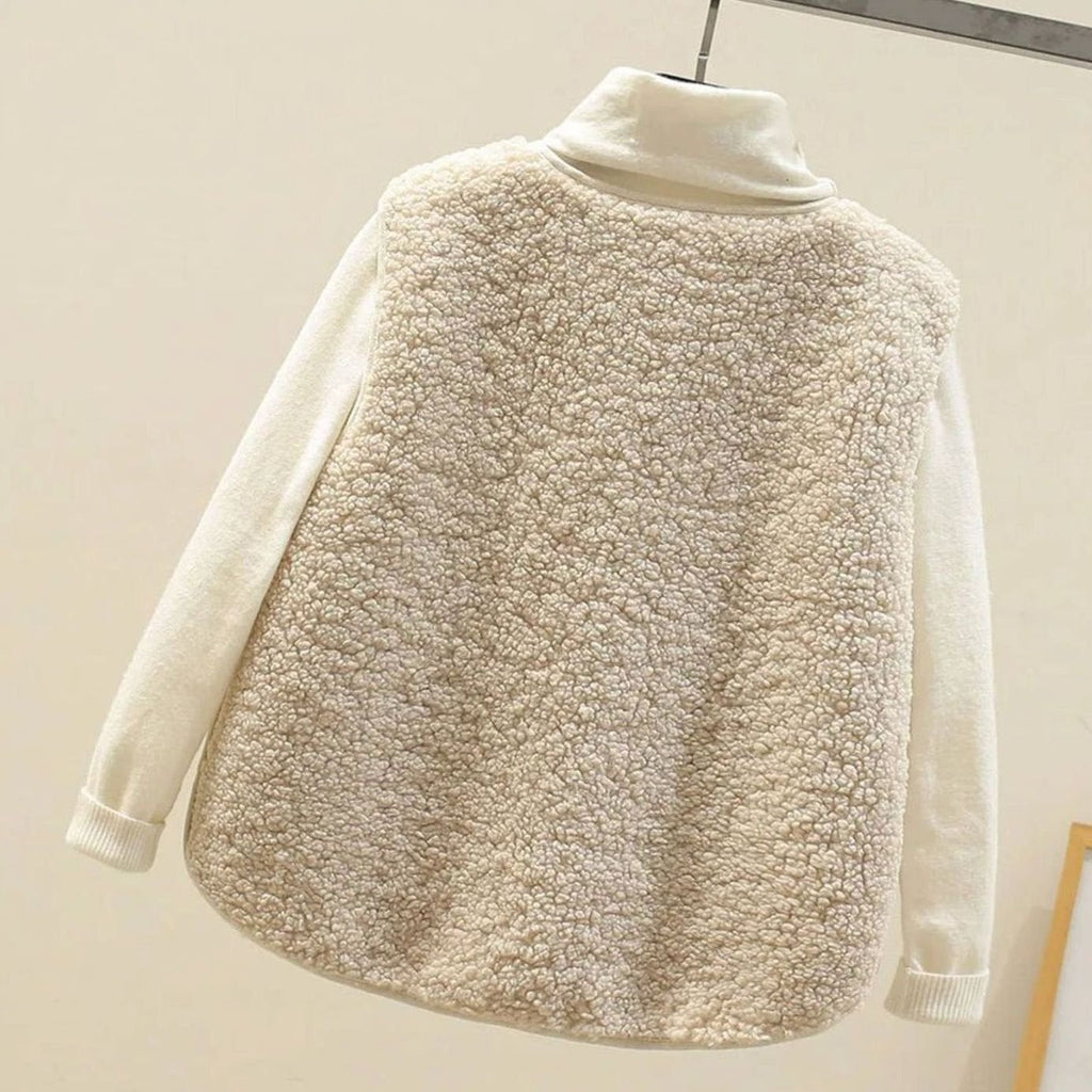 Annika | Gilet en teddy-fleece pour femmes avec décolleté en V et patte de boutonnage