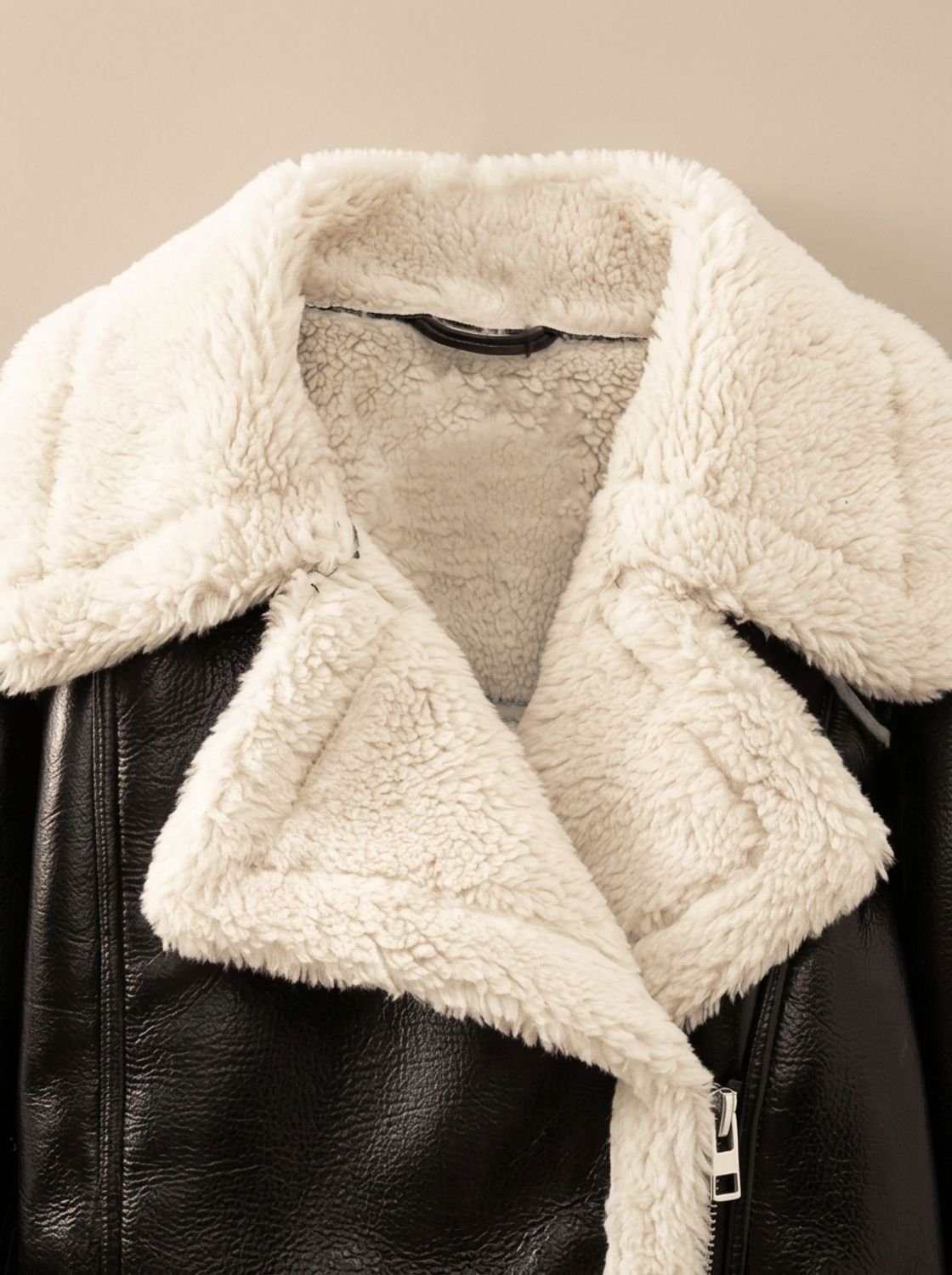 Annika | Veste en teddy pour femmes en fausse fourrure, manteau crop en simili cuir