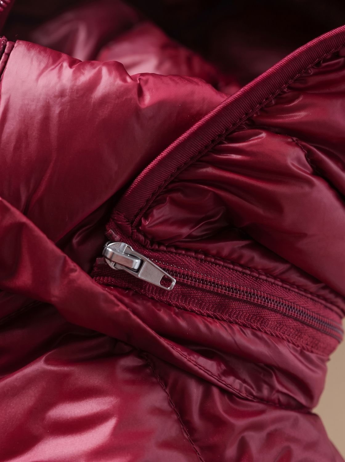 Nora | Veste d'hiver longue en duvet ultralégère pour femmes avec capuche et fermeture éclair