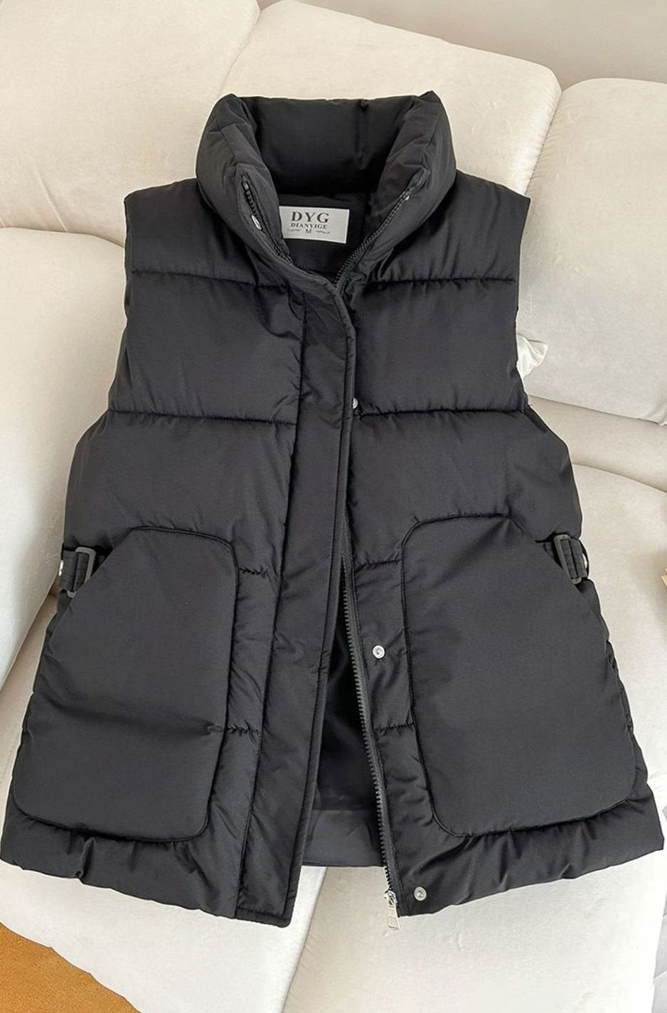 Leonie | Gilet matelassé à col montant pour femmes avec poches à rabat et boucles de réglage