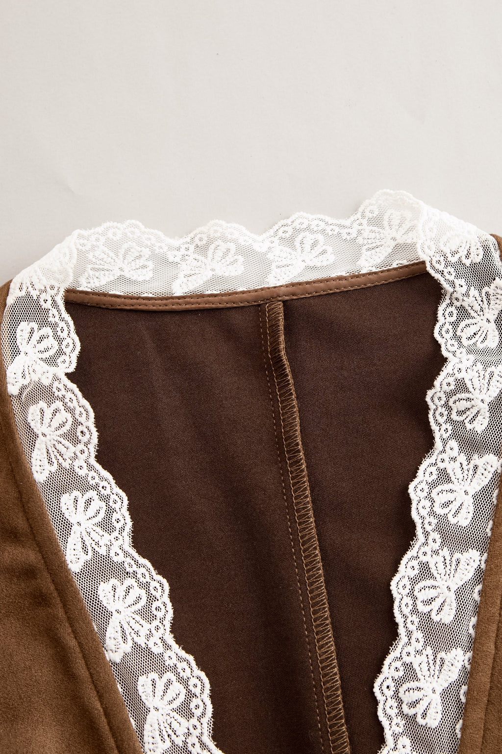 Charlotte | Blouse en dentelle western pour femmes à manches longues cintrée décolleté en V