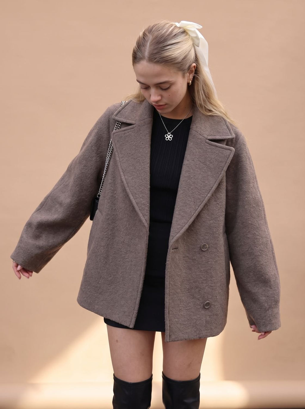 Lena | Manteau en laine pour femmes à double boutonnage, coupe oversized, manteau court avec revers