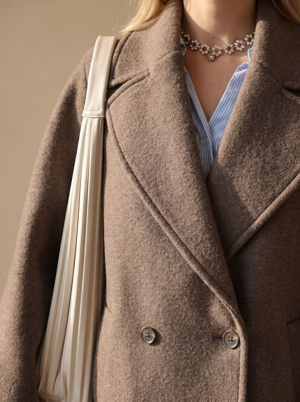 Lena | Manteau en laine pour femmes à double boutonnage, coupe oversized, manteau court avec revers
