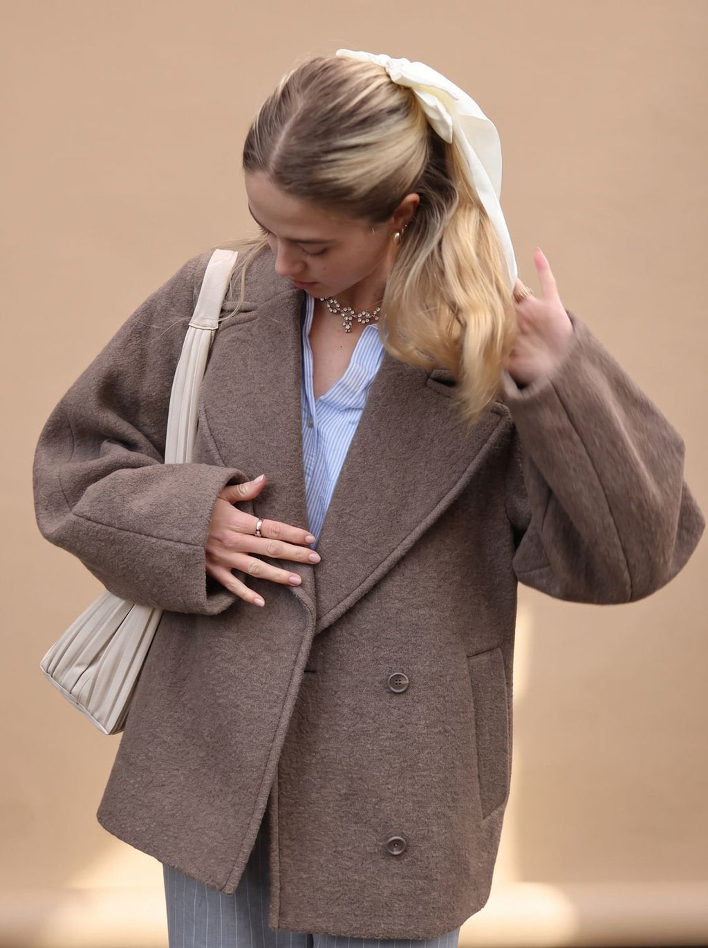 Lena | Manteau en laine pour femmes à double boutonnage, coupe oversized, manteau court avec revers