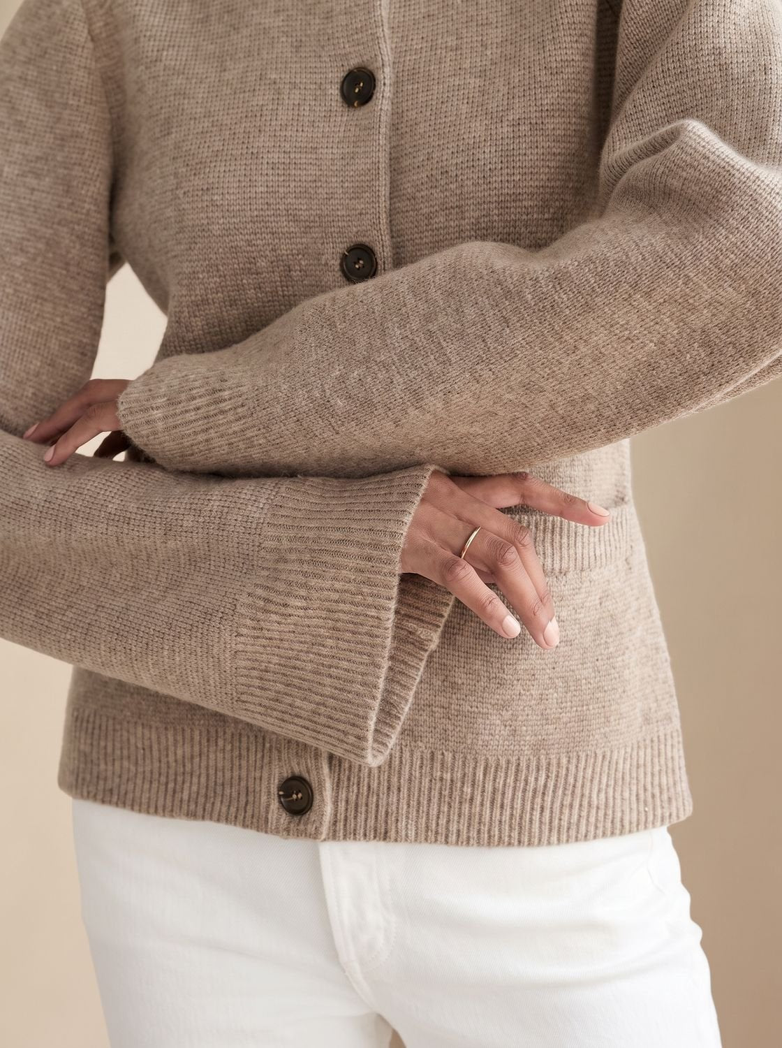 Marie | Veste en mélange de laine pour femmes avec boutons dorés, coupe décontractée