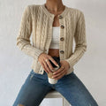 Mia | Gilet en tricot à motif torsadé pour femmes avec boutonnière et col rond
