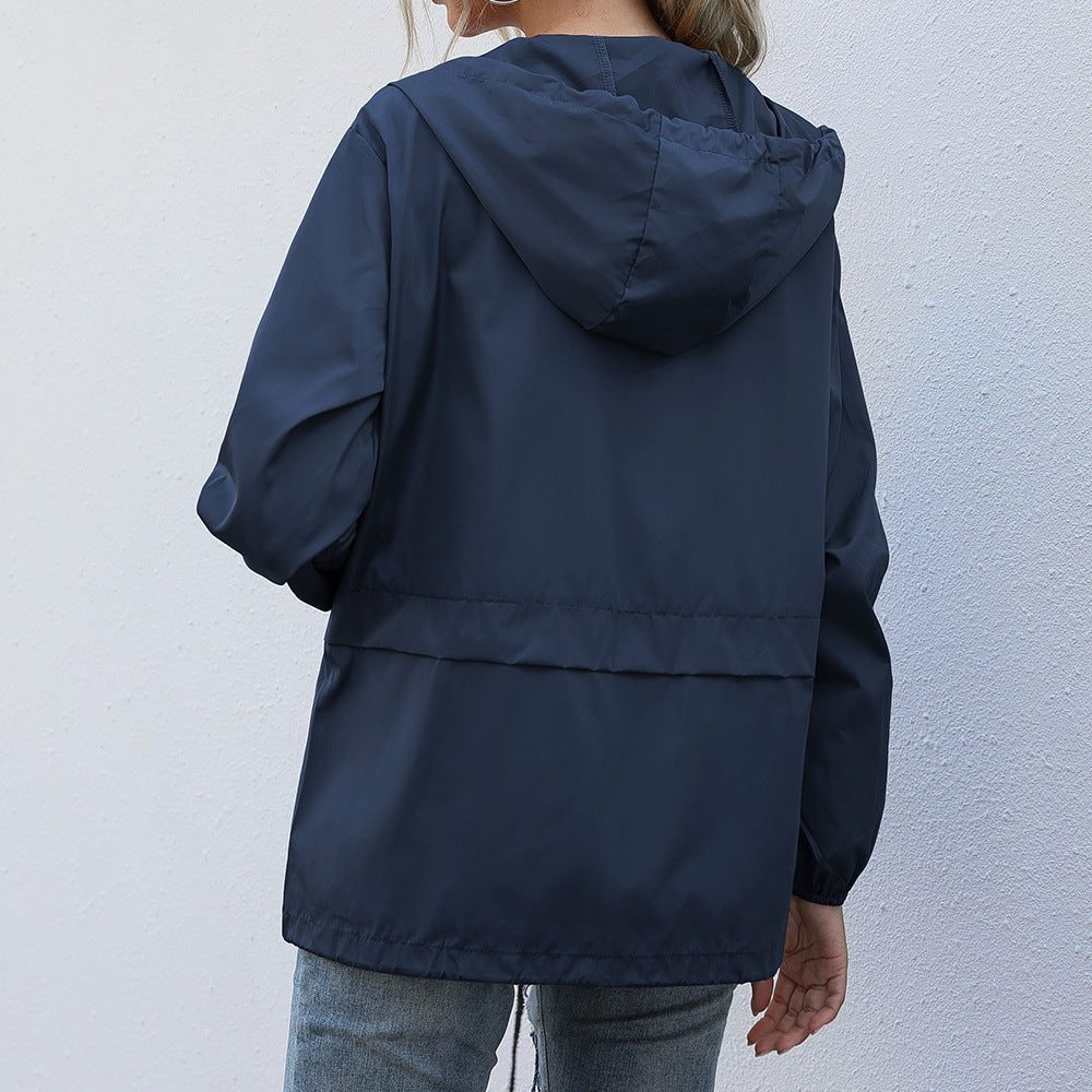 Manteau de pluie pour femmes avec capuche et cordon de serrage