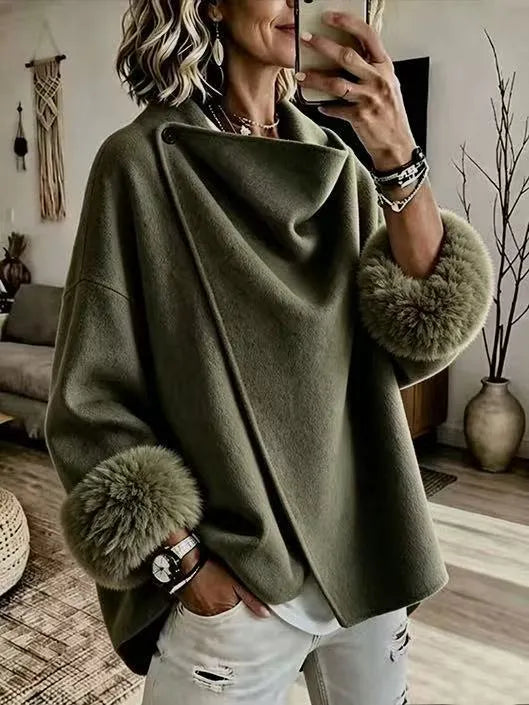 Veste femme drapée avec poignets en fausse fourrure