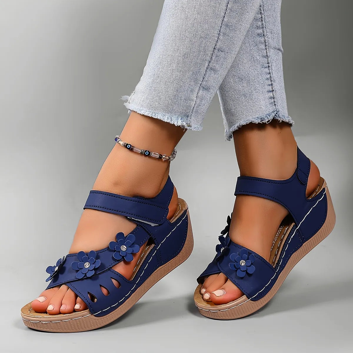 Ambella | Sandales fleuries confortables avec talon compensé