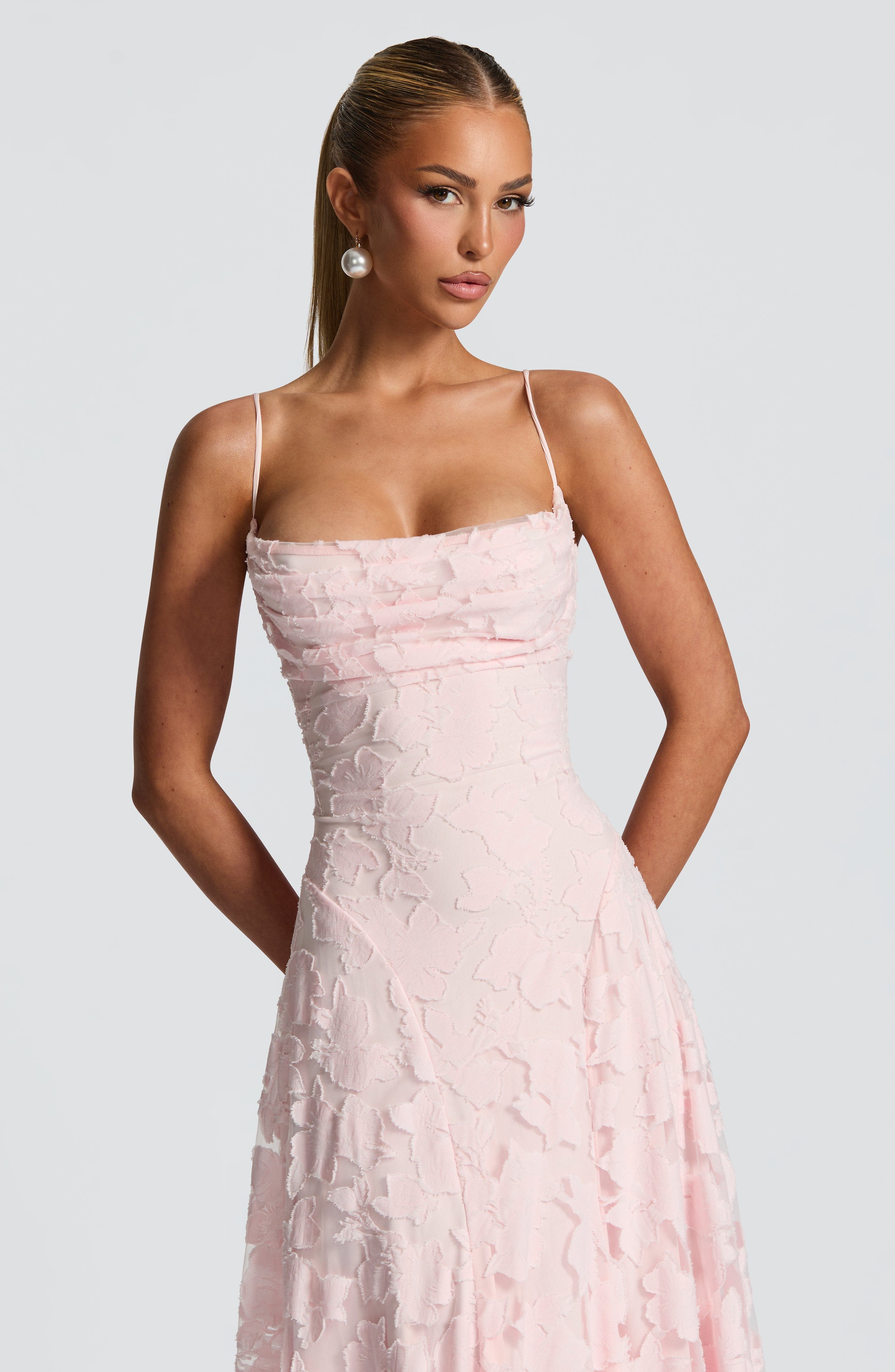 Robe maxi pour femmes avec détail à lacets