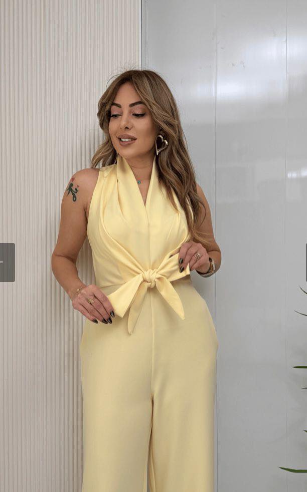 Combinaison femme fluide élégante à taille marquée