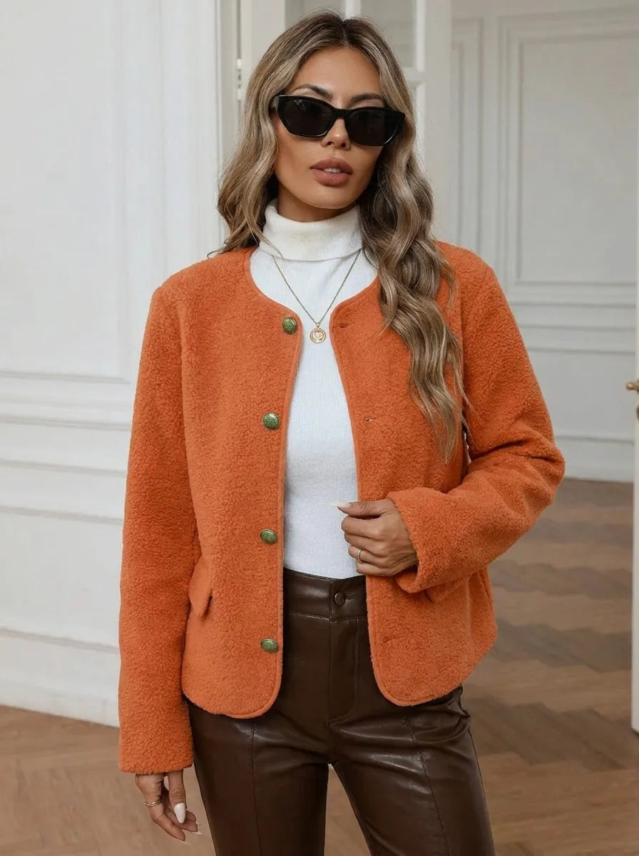 Veste pour femmes avec boutons dorés et poches latérales