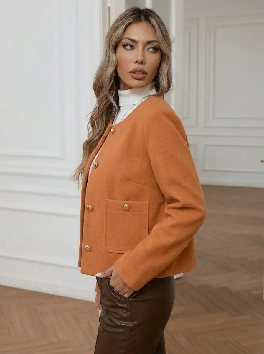 Veste pour femmes avec boutons dorés et poches latérales