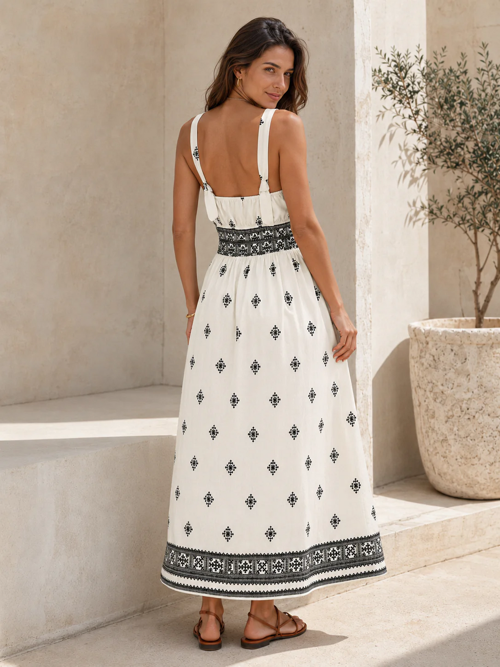 Asedia | Robe maxi sans manches avec taille smockée