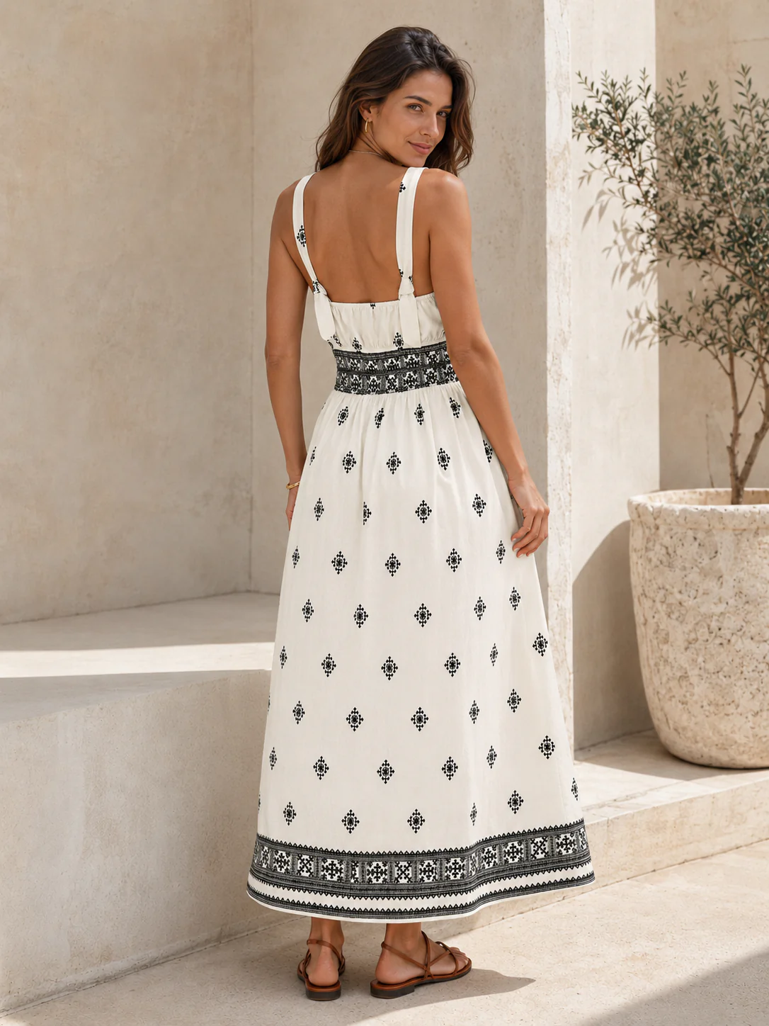 Asedia | Robe maxi sans manches avec taille smockée