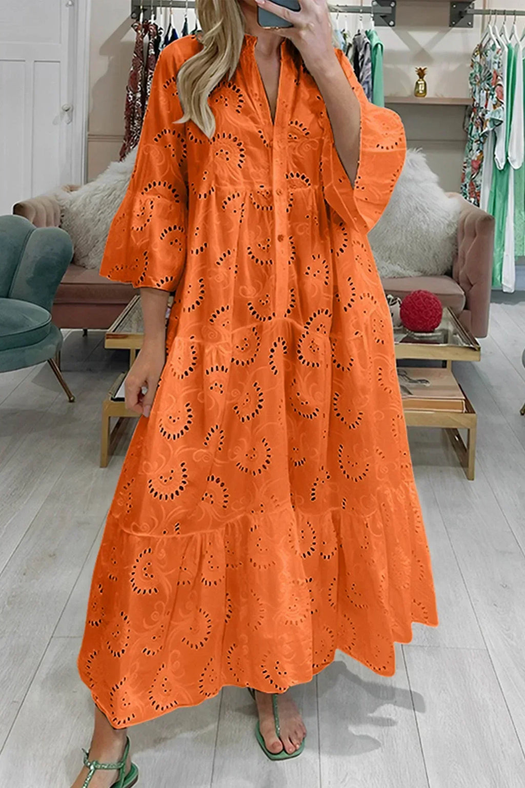 Cordelia | Robe d'été avec motif ajouré et décolleté en V