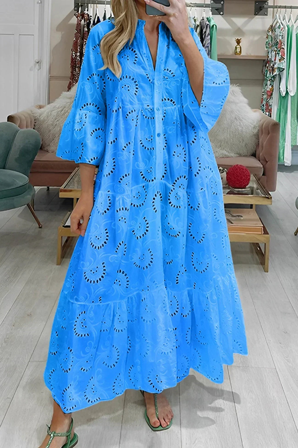 Cordelia | Robe d'été avec motif ajouré et décolleté en V
