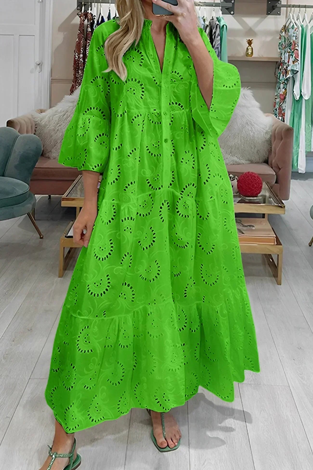 Cordelia | Robe d'été avec motif ajouré et décolleté en V