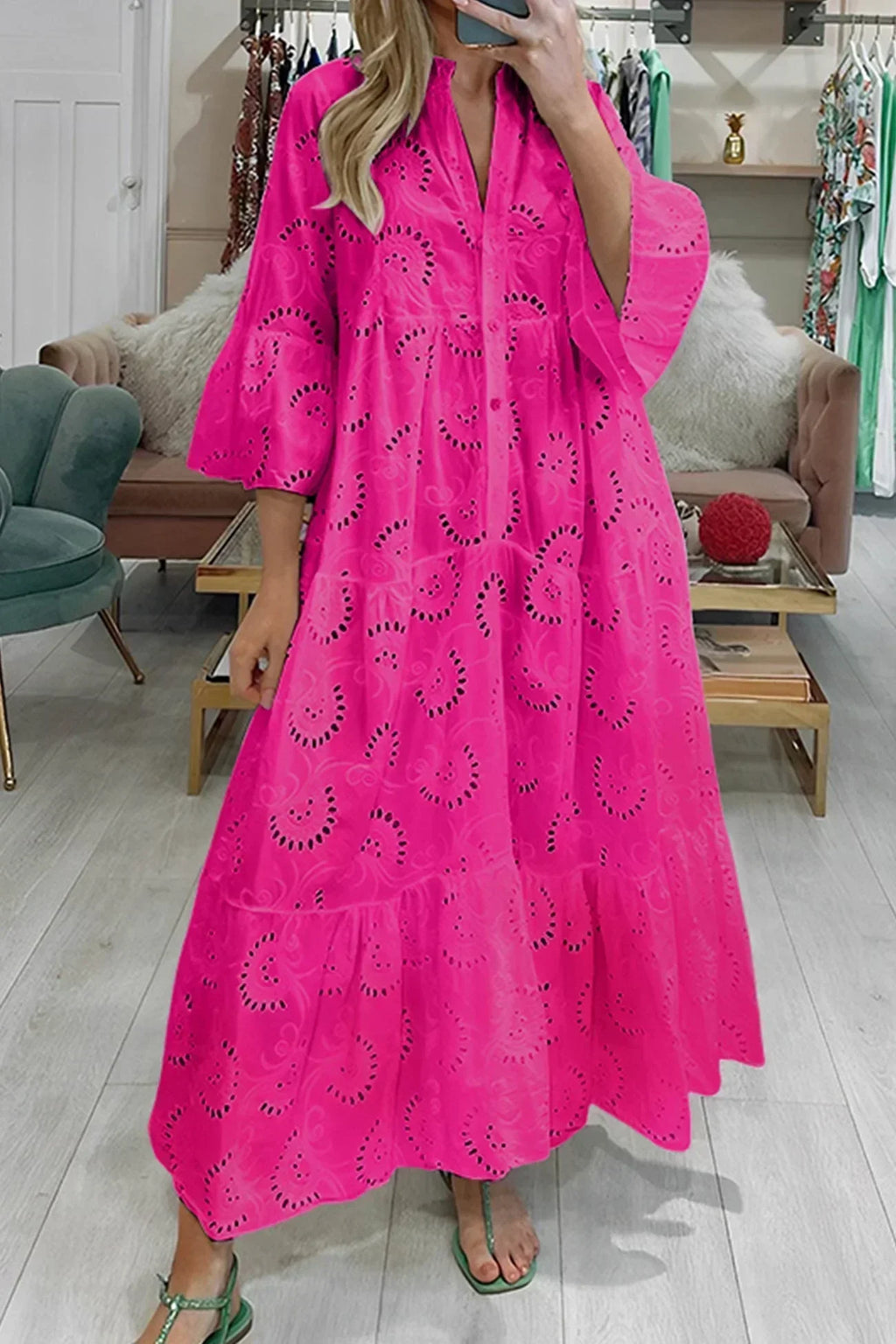 Cordelia | Robe d'été avec motif ajouré et décolleté en V