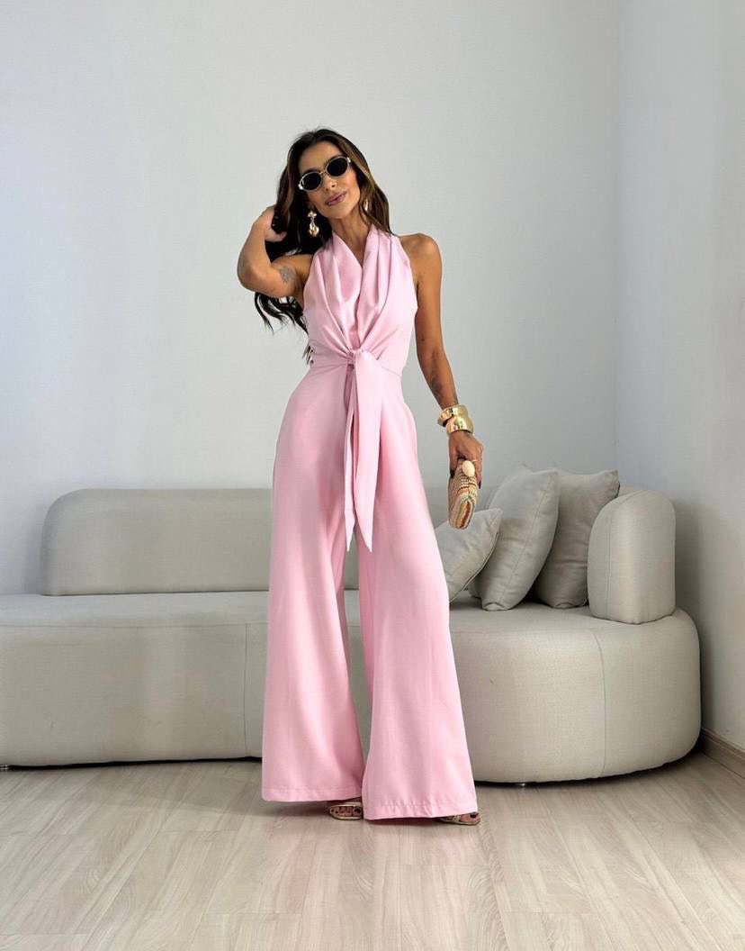 Combinaison femme fluide élégante à taille marquée