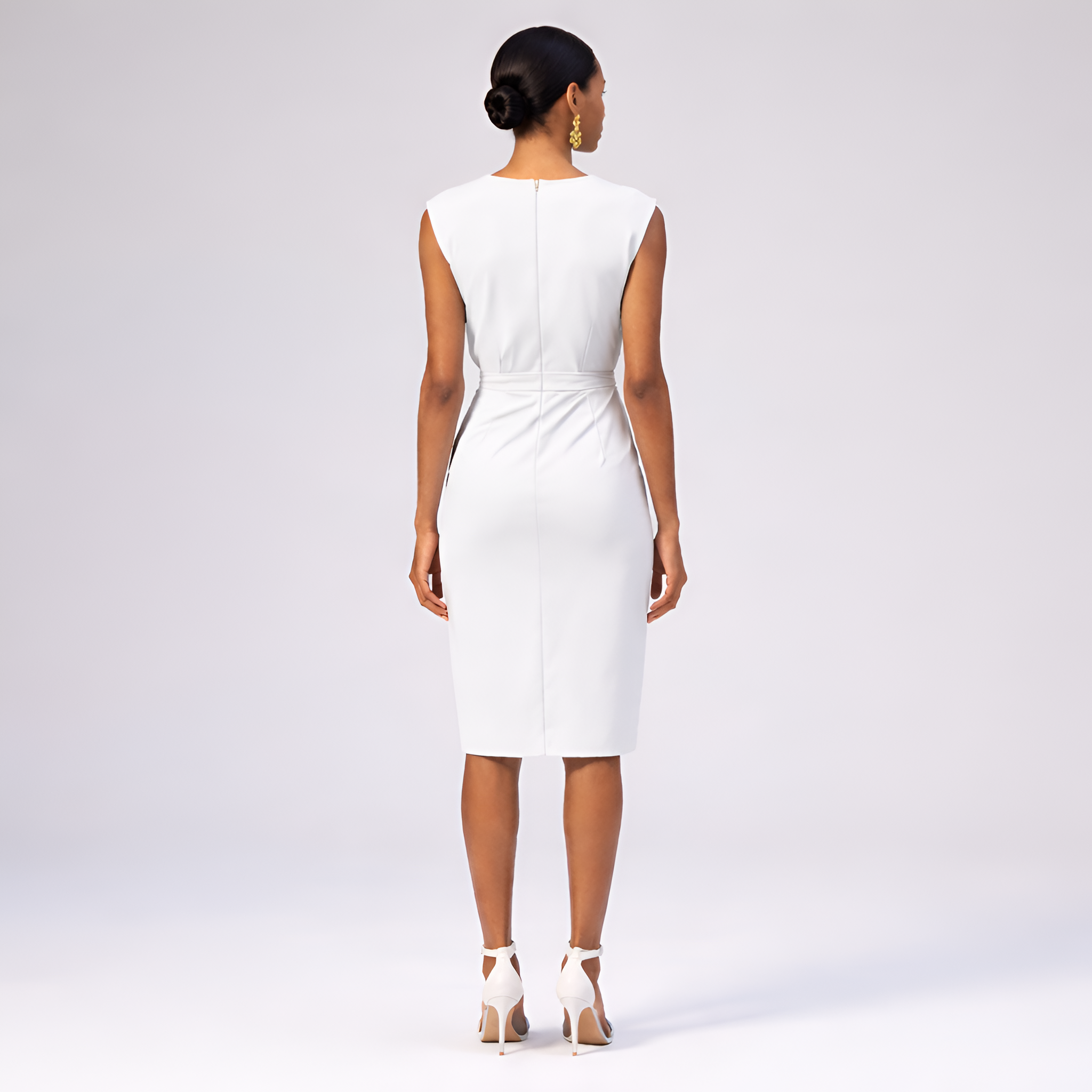 Naomi - Robe midi chic froncée avec encolure en trou de serrure