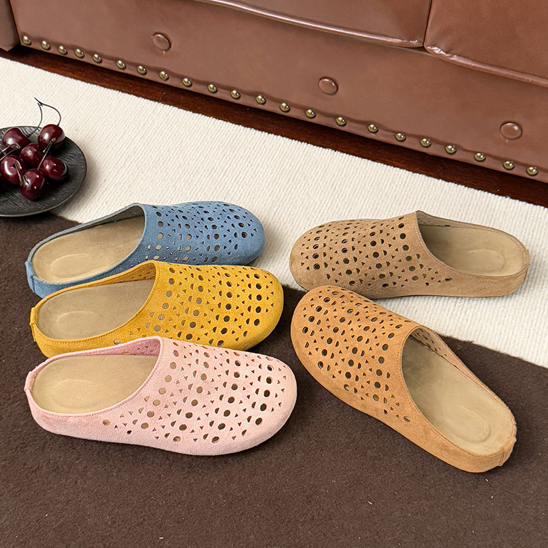Chaussons femme ajourés en suède artificiel à enfiler