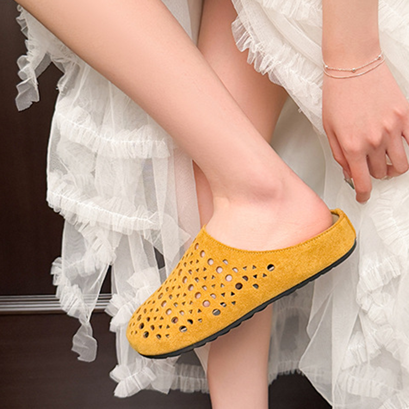 Chaussons femme ajourés en suède artificiel à enfiler
