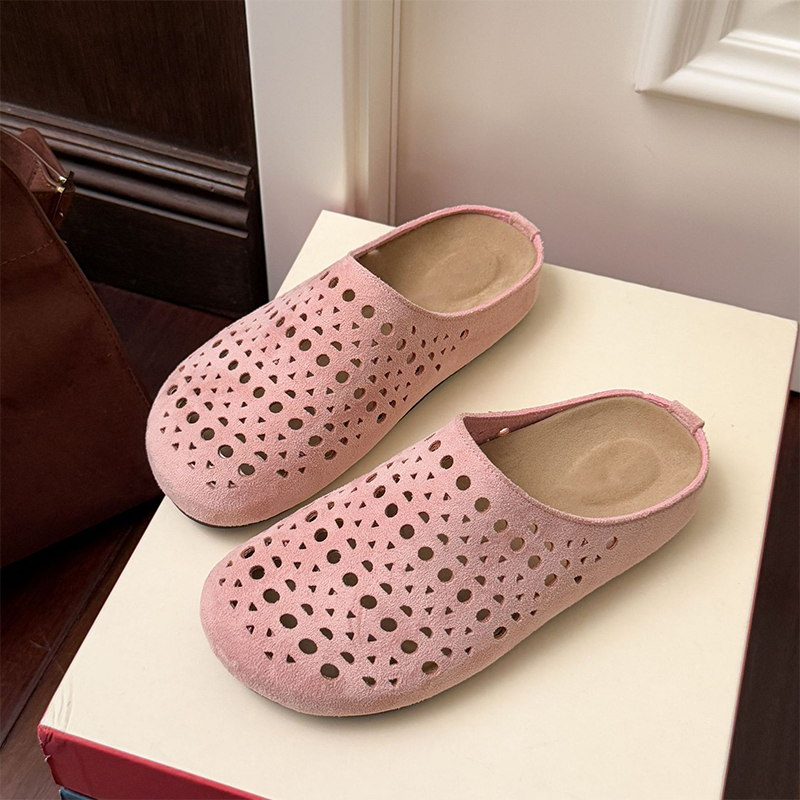 Chaussons femme ajourés en suède artificiel à enfiler