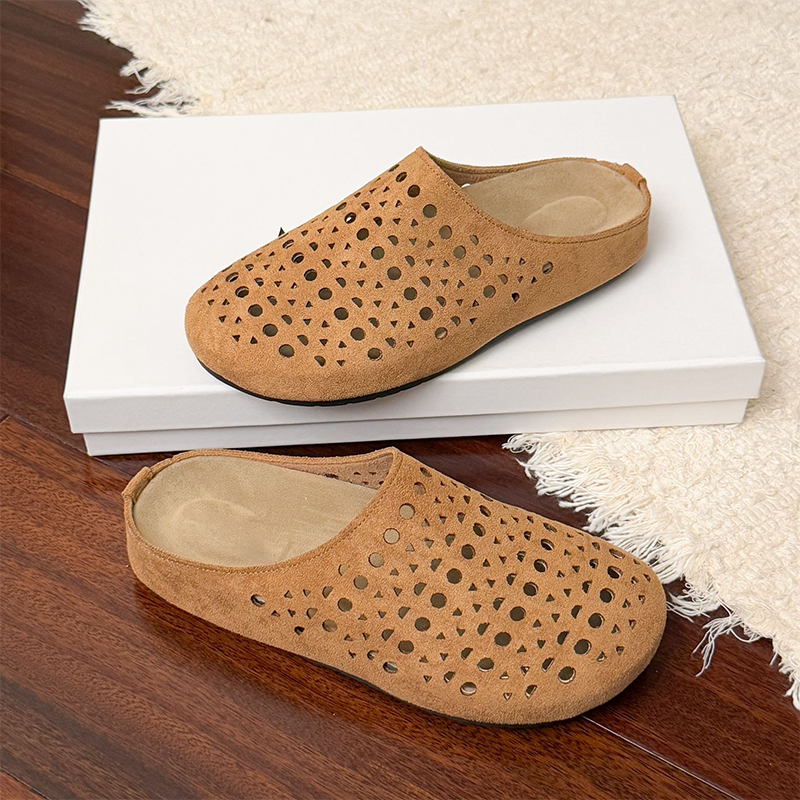 Chaussons femme ajourés en suède artificiel à enfiler