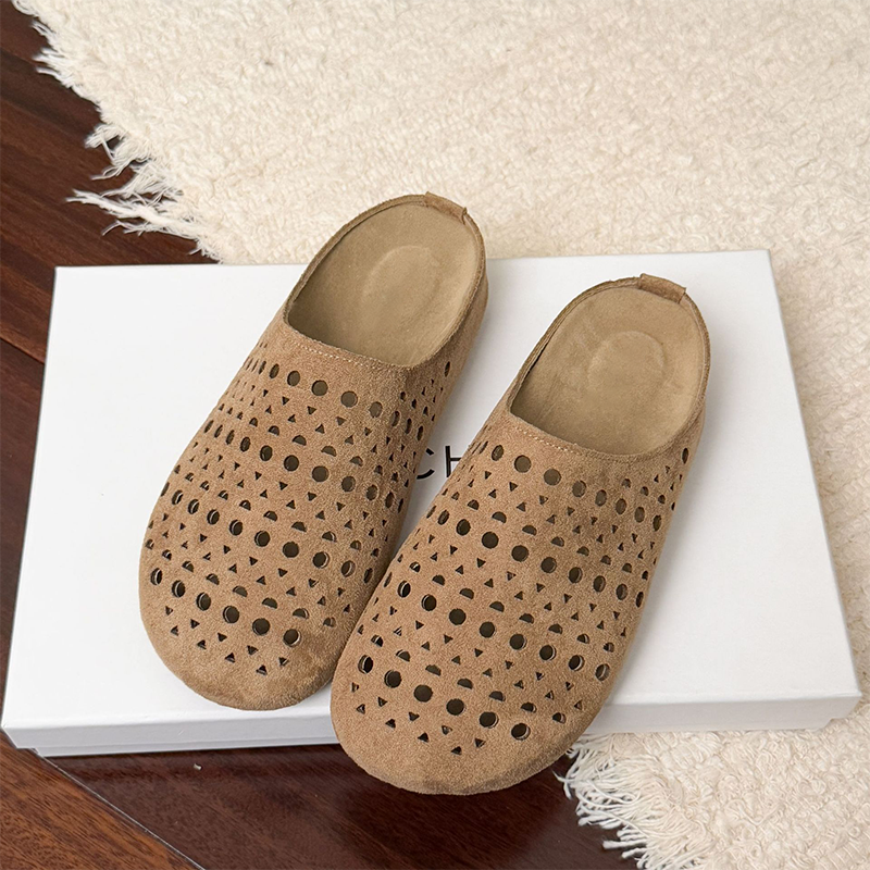 Chaussons femme ajourés en suède artificiel à enfiler