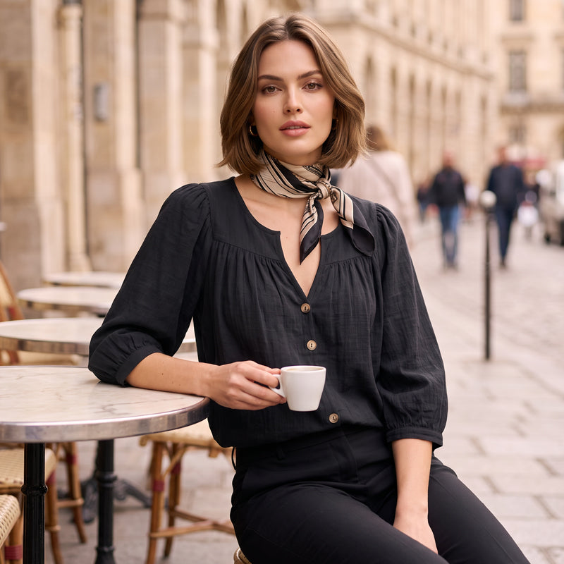 Blouse femme à col V et manches trois-quarts élégantes