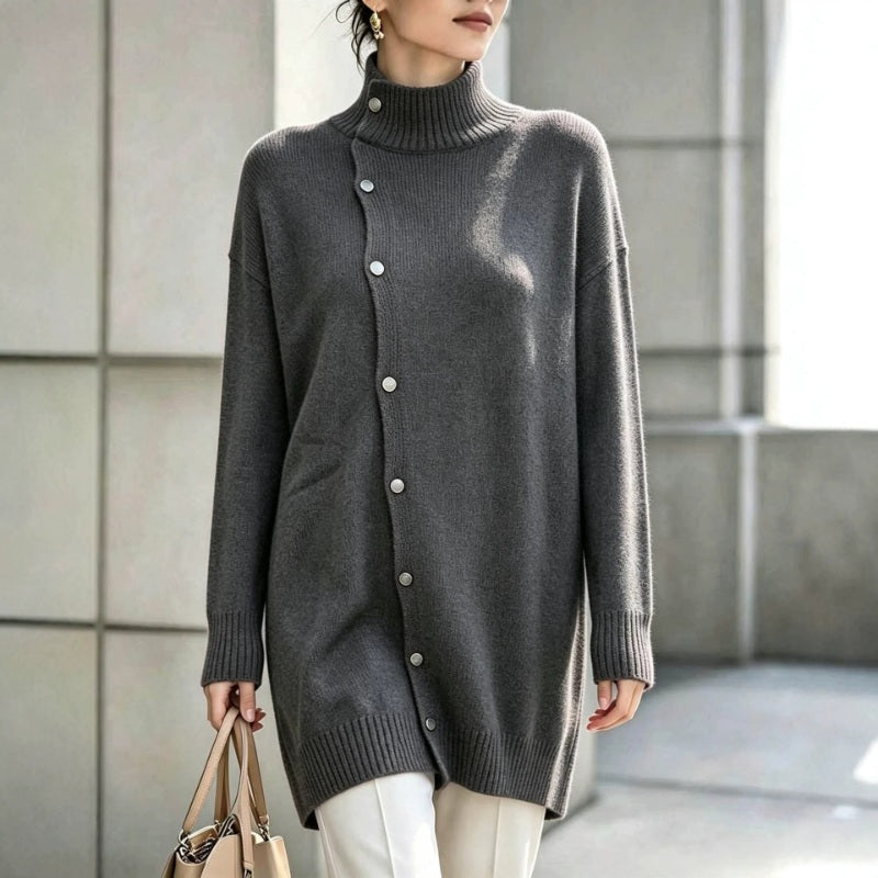 Pull femme long à col roulé avec boutons asymétriques