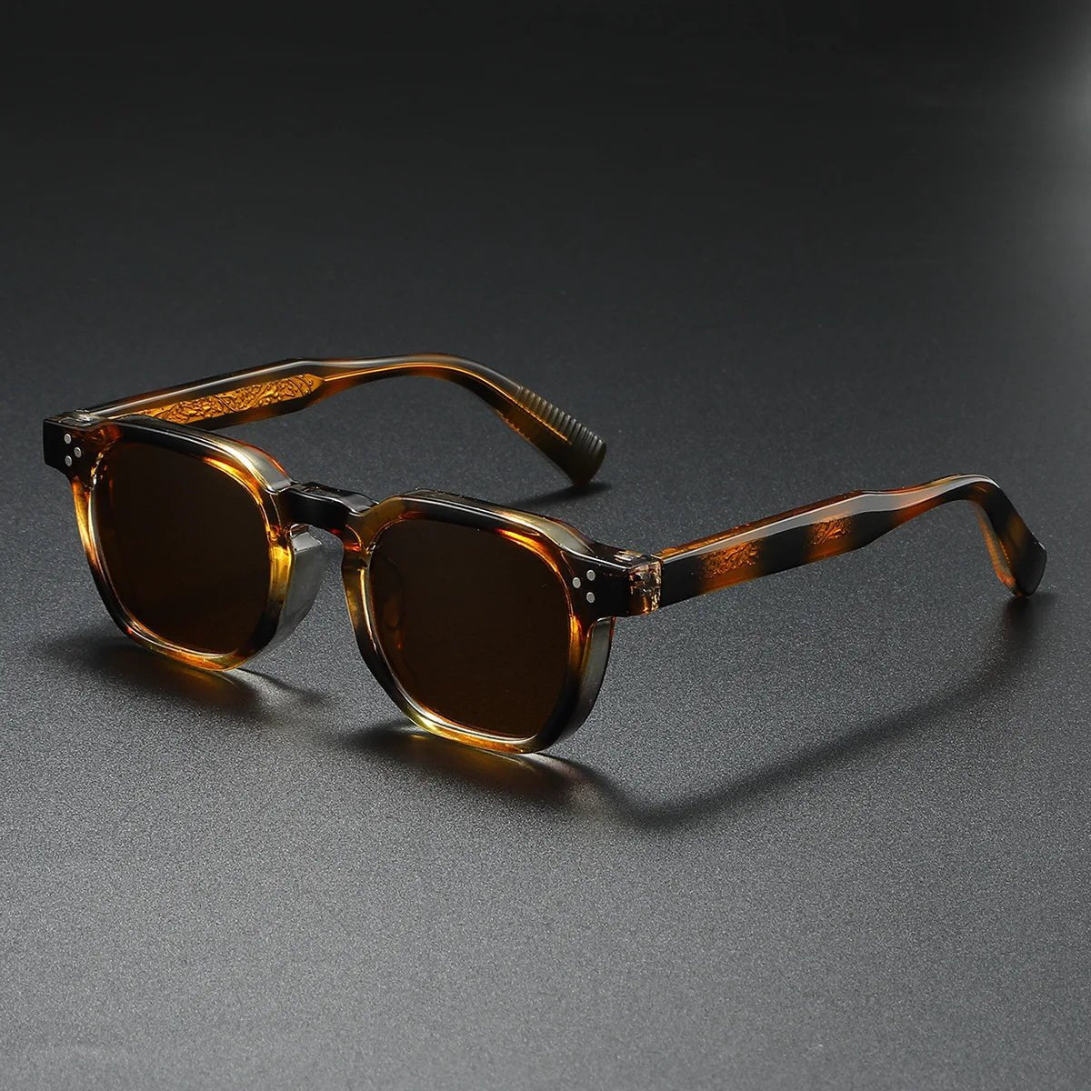 James | Lunettes de soleil Monture Écailles de Tortue Teintées Foncées Protection UV400