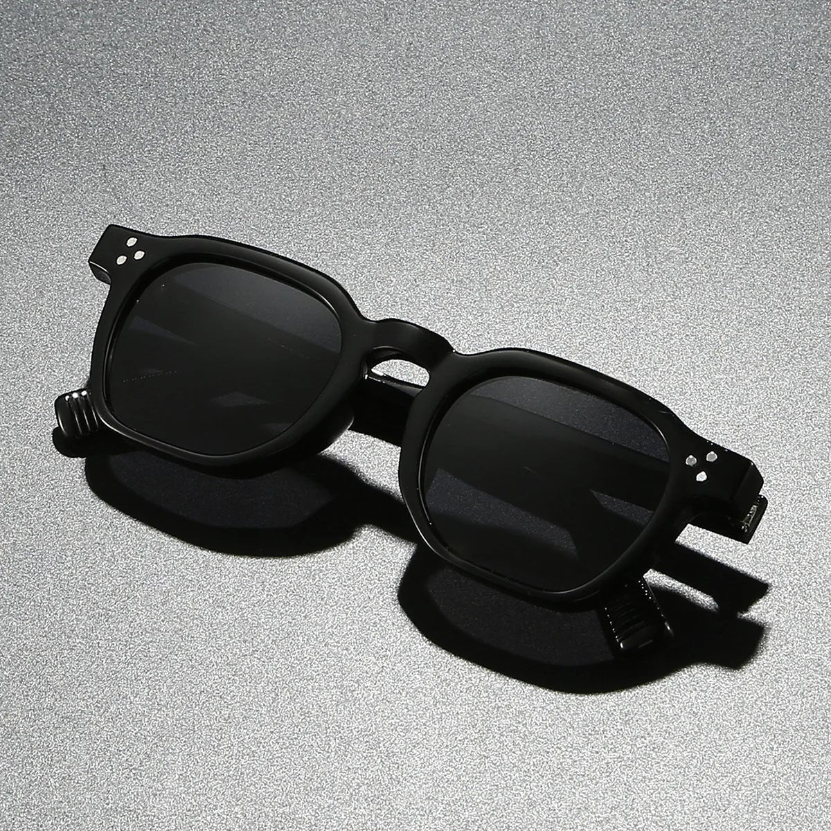 James | Lunettes de soleil Monture Écailles de Tortue Teintées Foncées Protection UV400