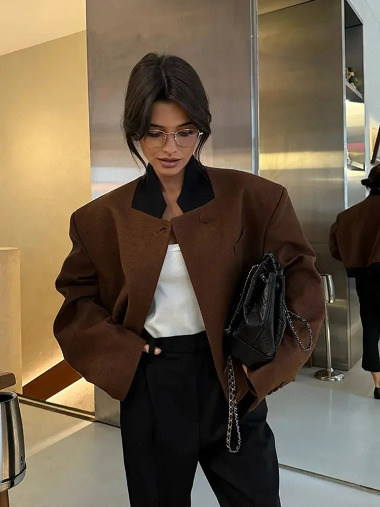 Veste courte à col noir pour femmes