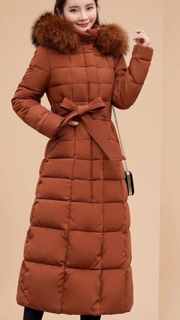 Emilia | Manteau d'hiver femme long matelassé avec capuche et bordure en fausse fourrure